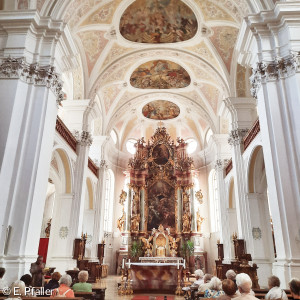 der Frauenkreis in einer Kirche